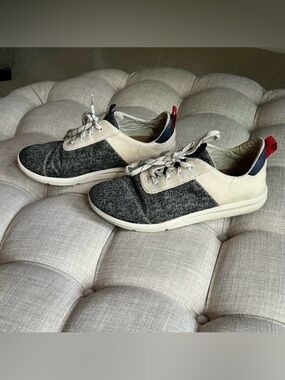 Women's Toms Sneakers